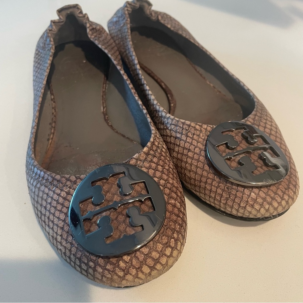 TORY BURCH Brown Tan Ballet Flats! Snake Pattern. Rubber Logo Soles! Silver 7.5